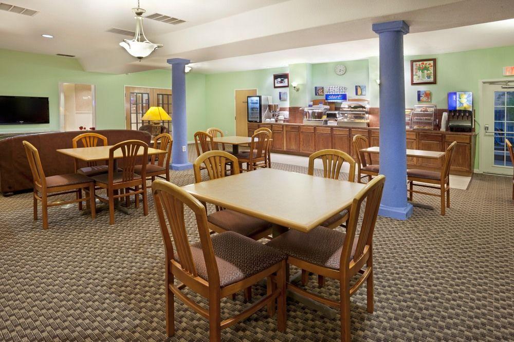 Holiday Inn Express Hotel & Suites Elgin By Ihg Extérieur photo