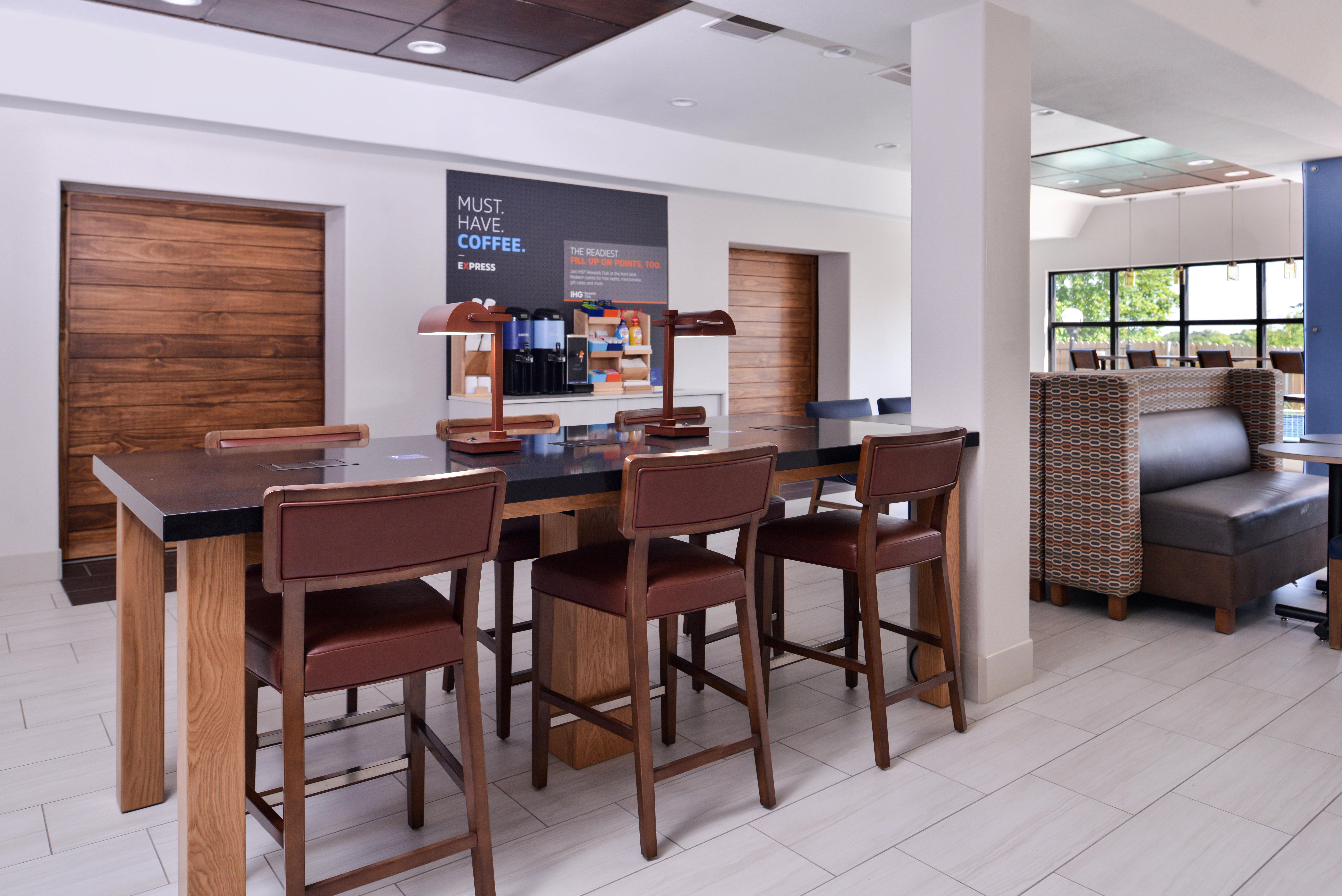 Holiday Inn Express Hotel & Suites Elgin By Ihg Extérieur photo