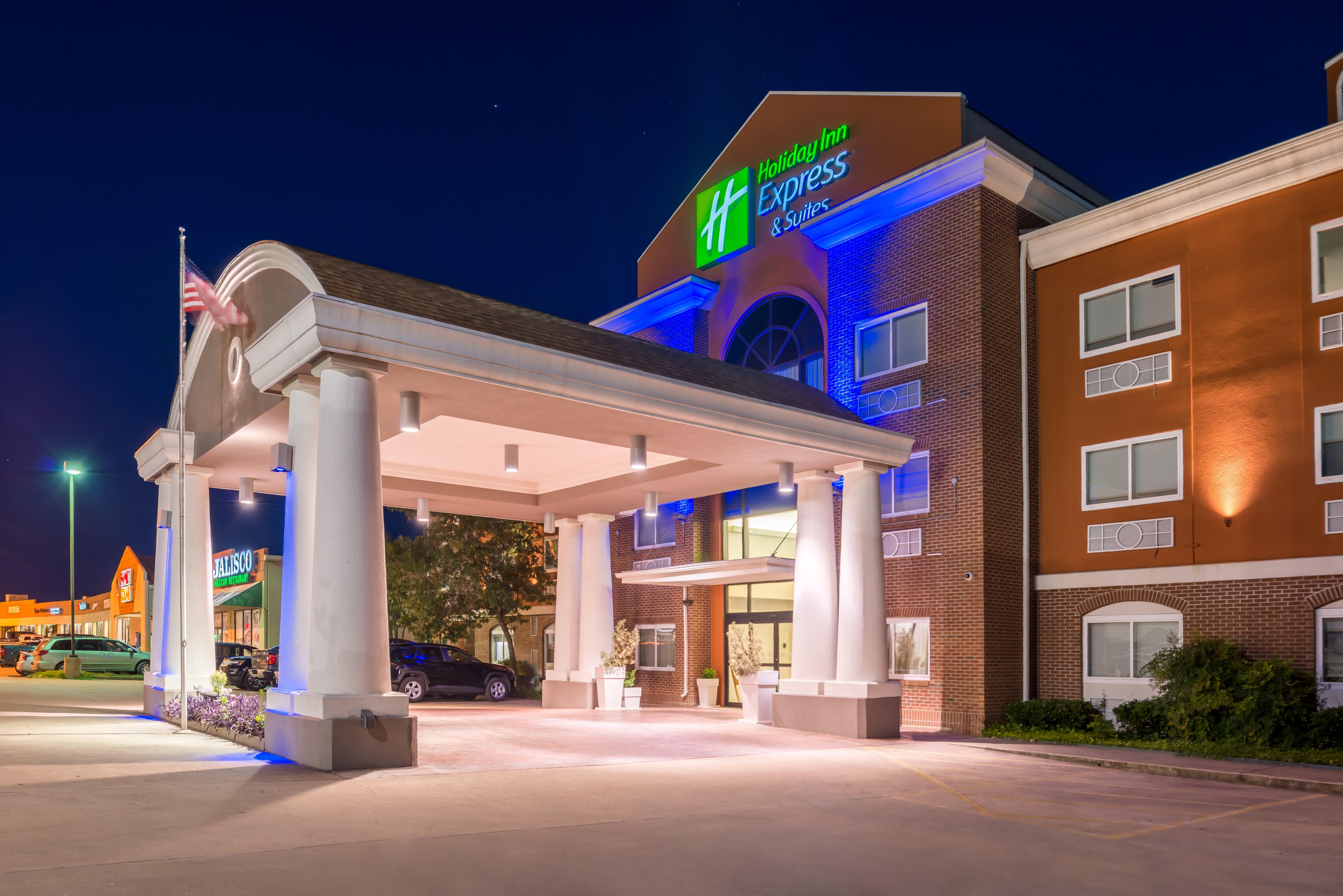 Holiday Inn Express Hotel & Suites Elgin By Ihg Extérieur photo