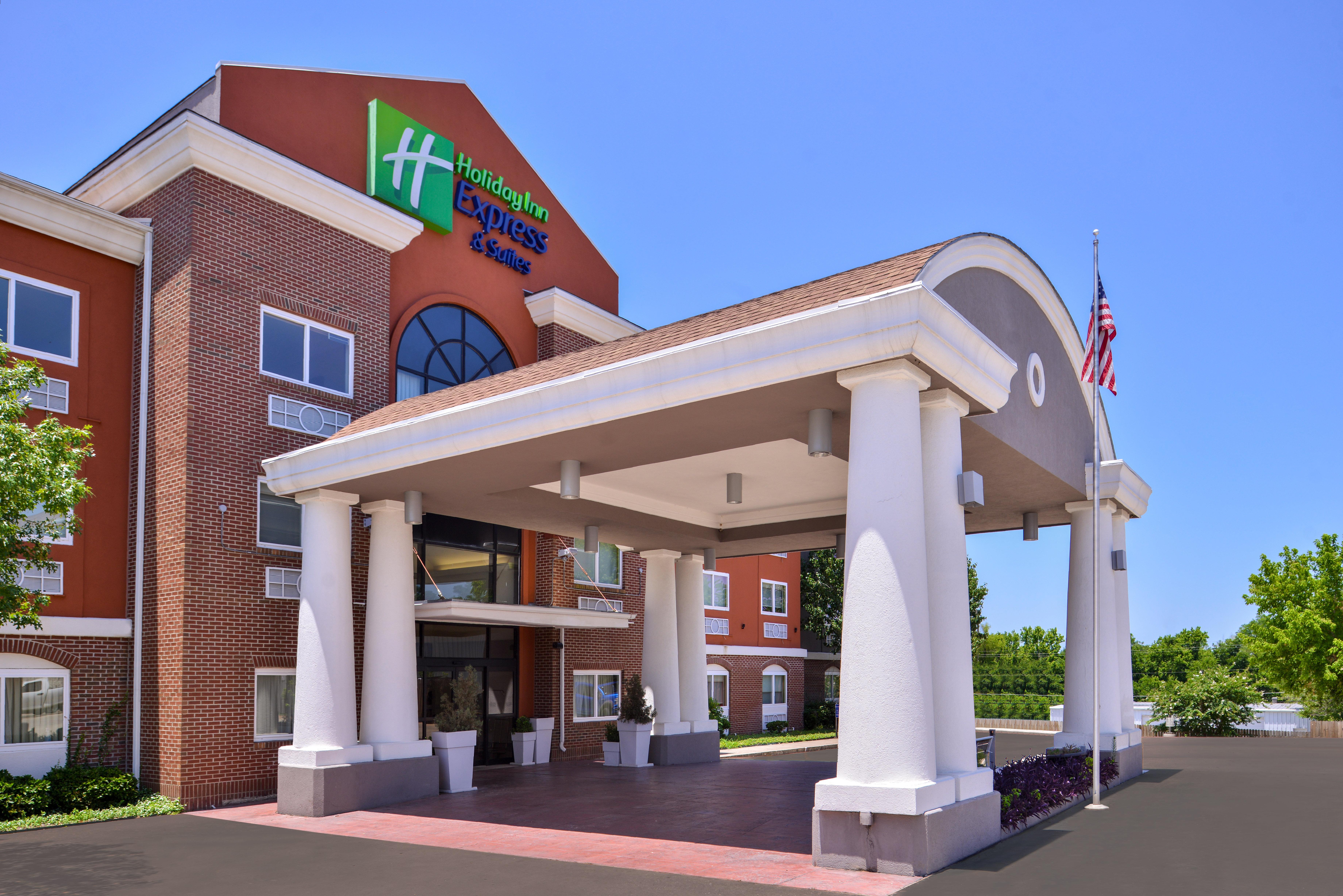 Holiday Inn Express Hotel & Suites Elgin By Ihg Extérieur photo