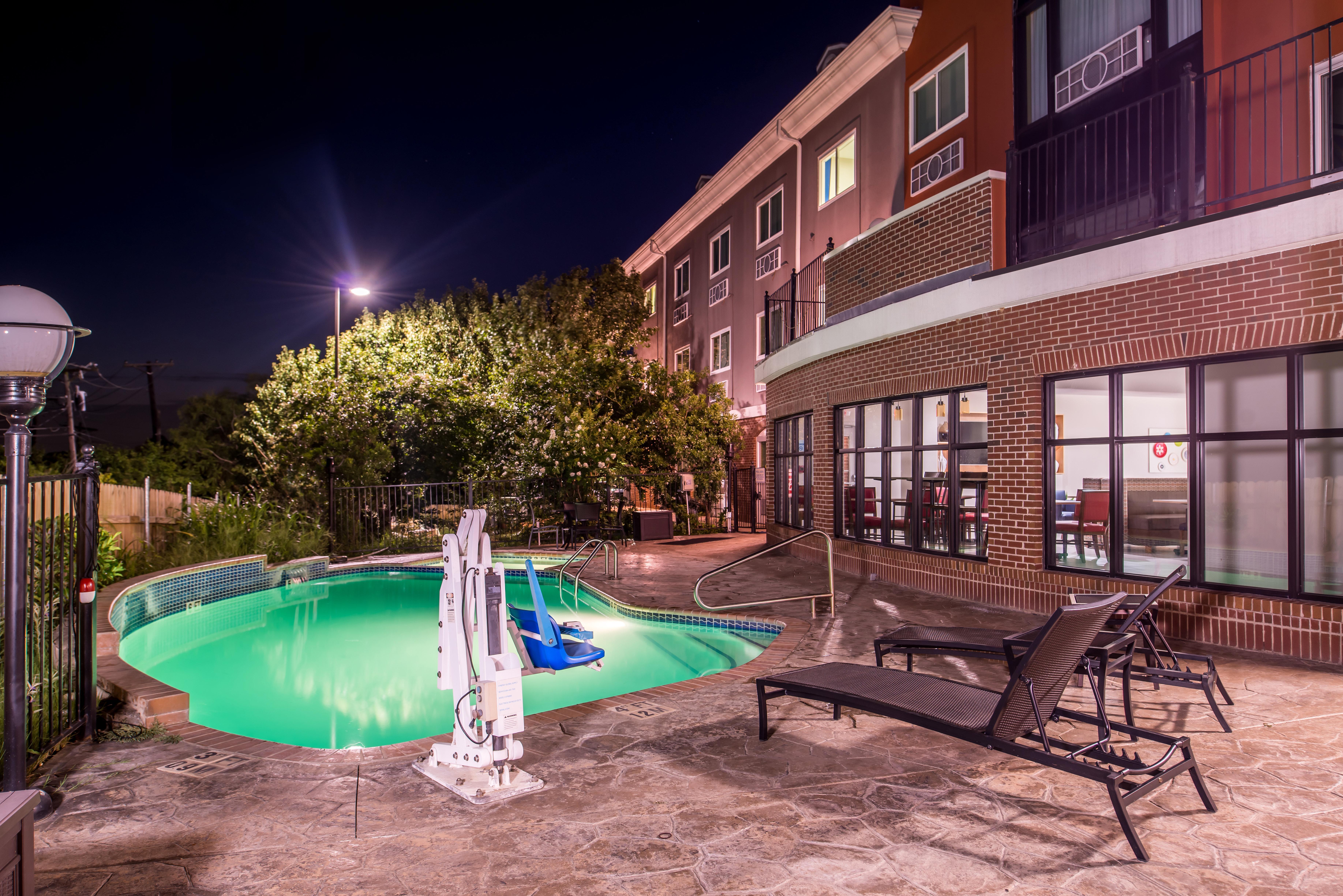 Holiday Inn Express Hotel & Suites Elgin By Ihg Extérieur photo