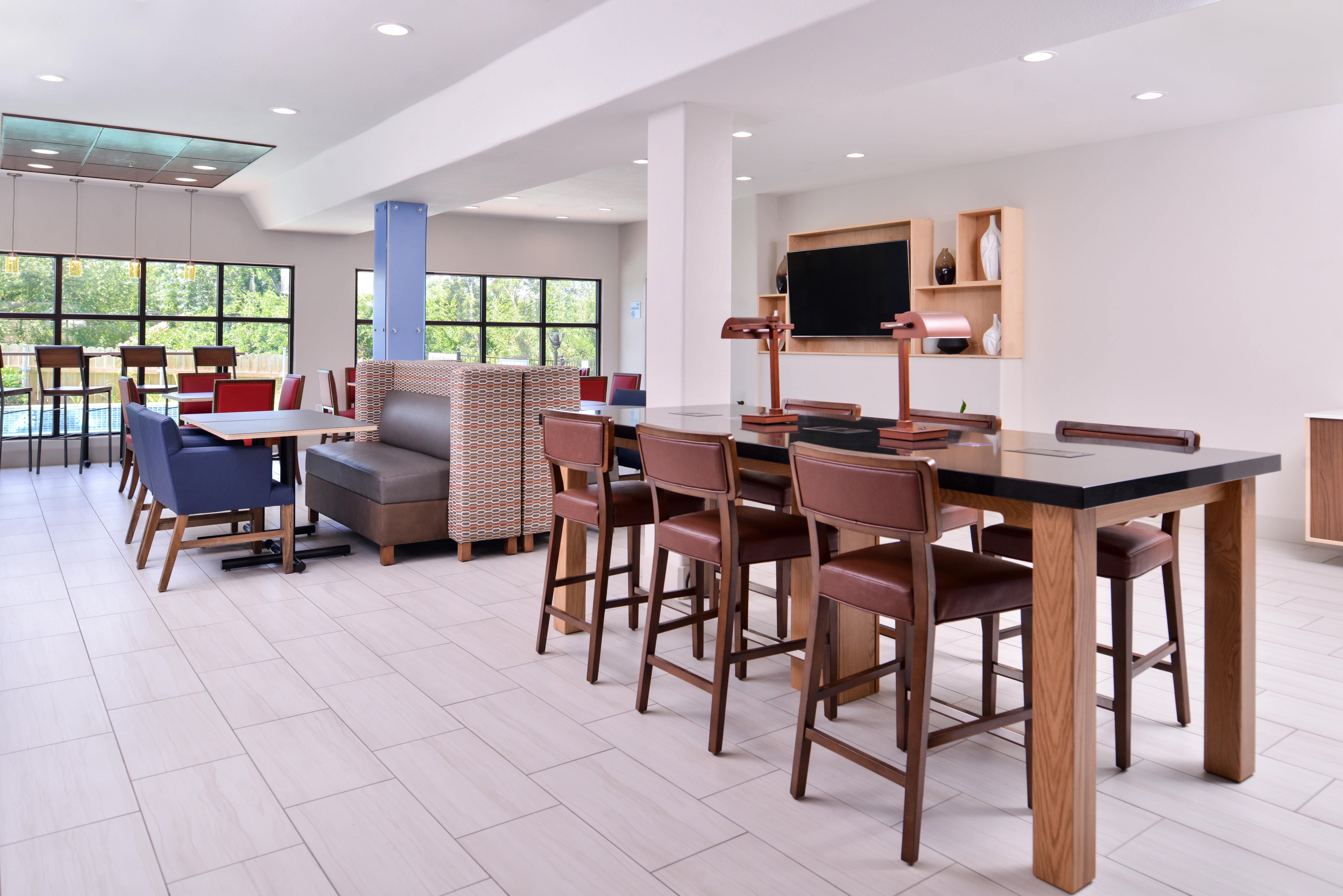 Holiday Inn Express Hotel & Suites Elgin By Ihg Extérieur photo
