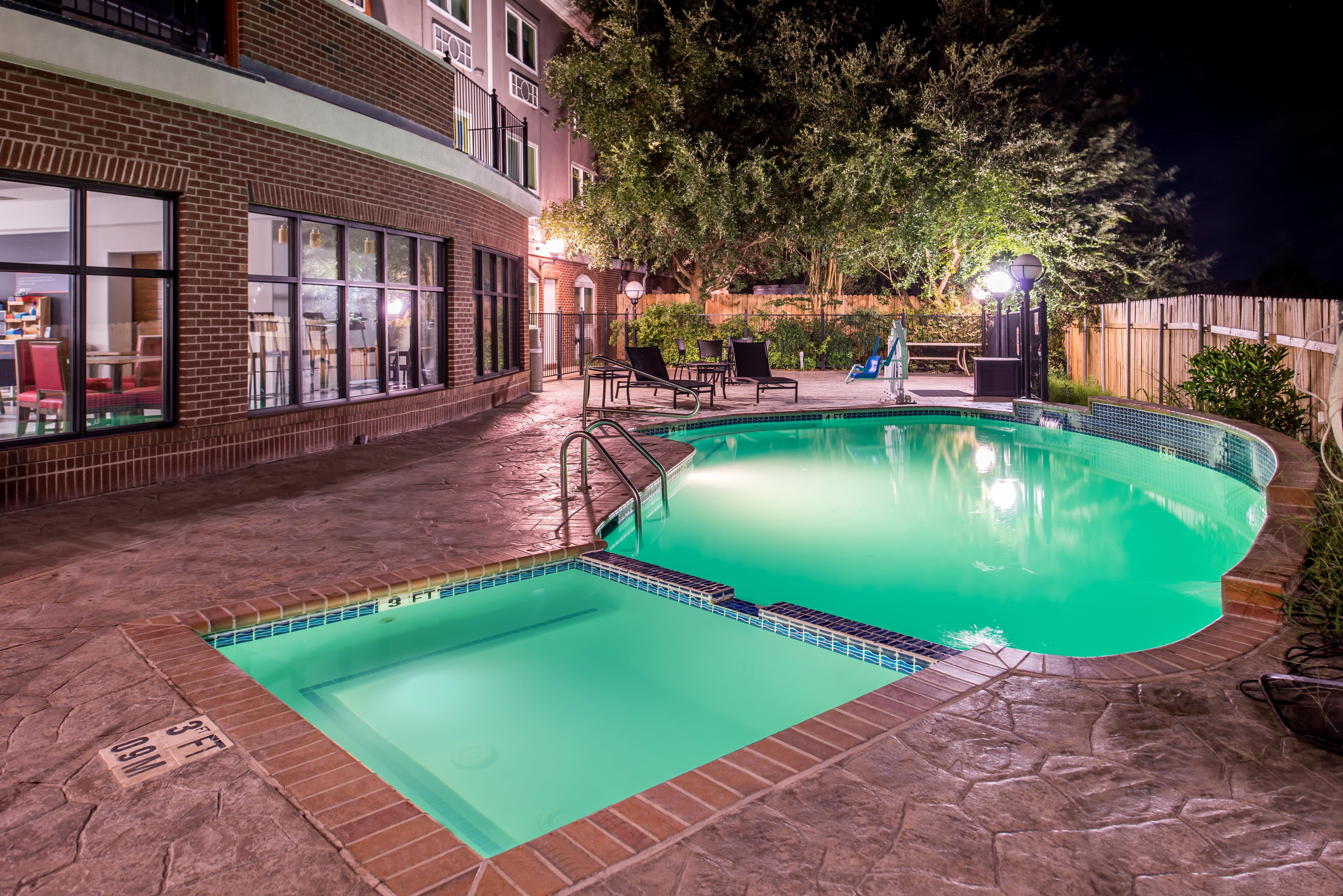 Holiday Inn Express Hotel & Suites Elgin By Ihg Extérieur photo