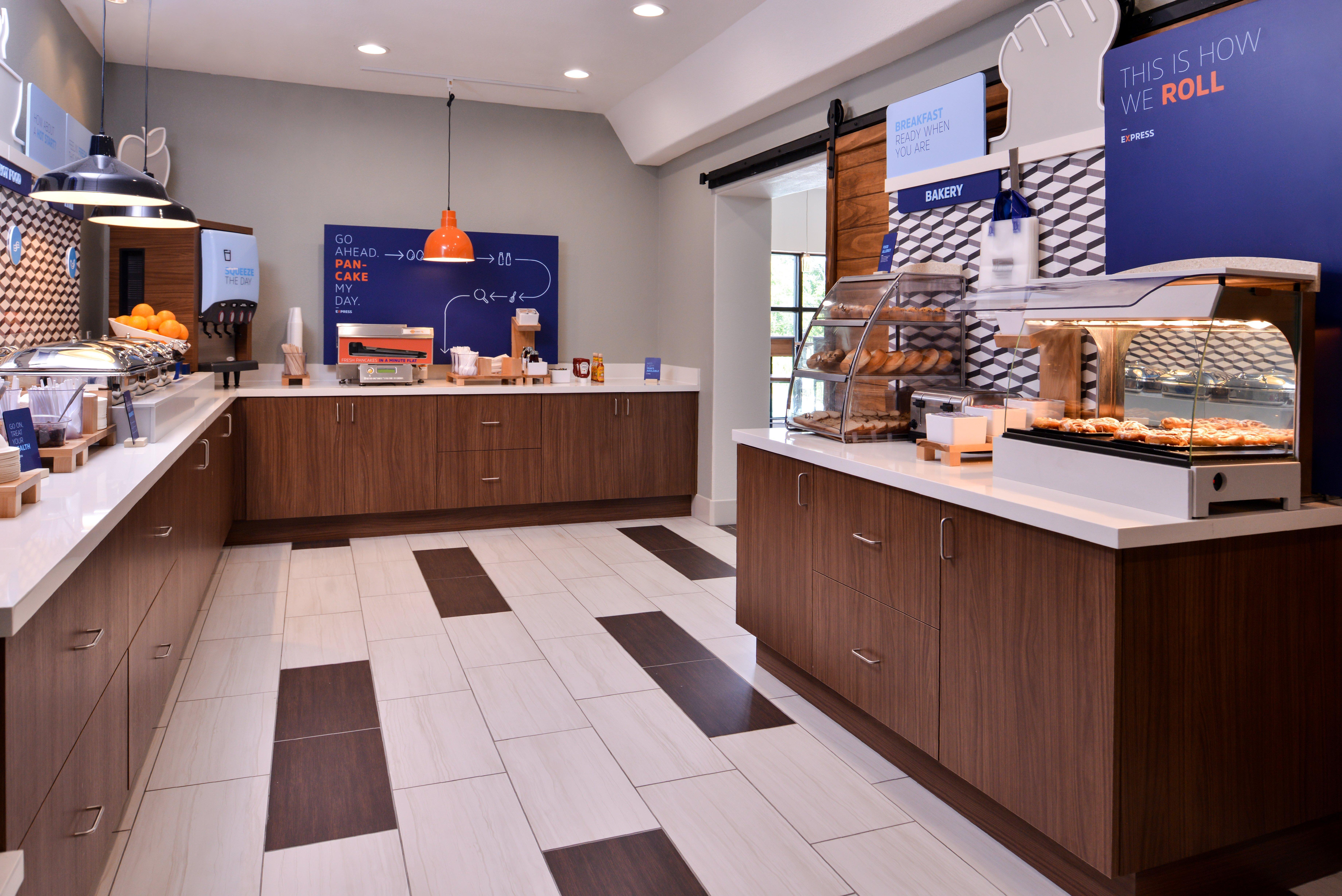 Holiday Inn Express Hotel & Suites Elgin By Ihg Extérieur photo