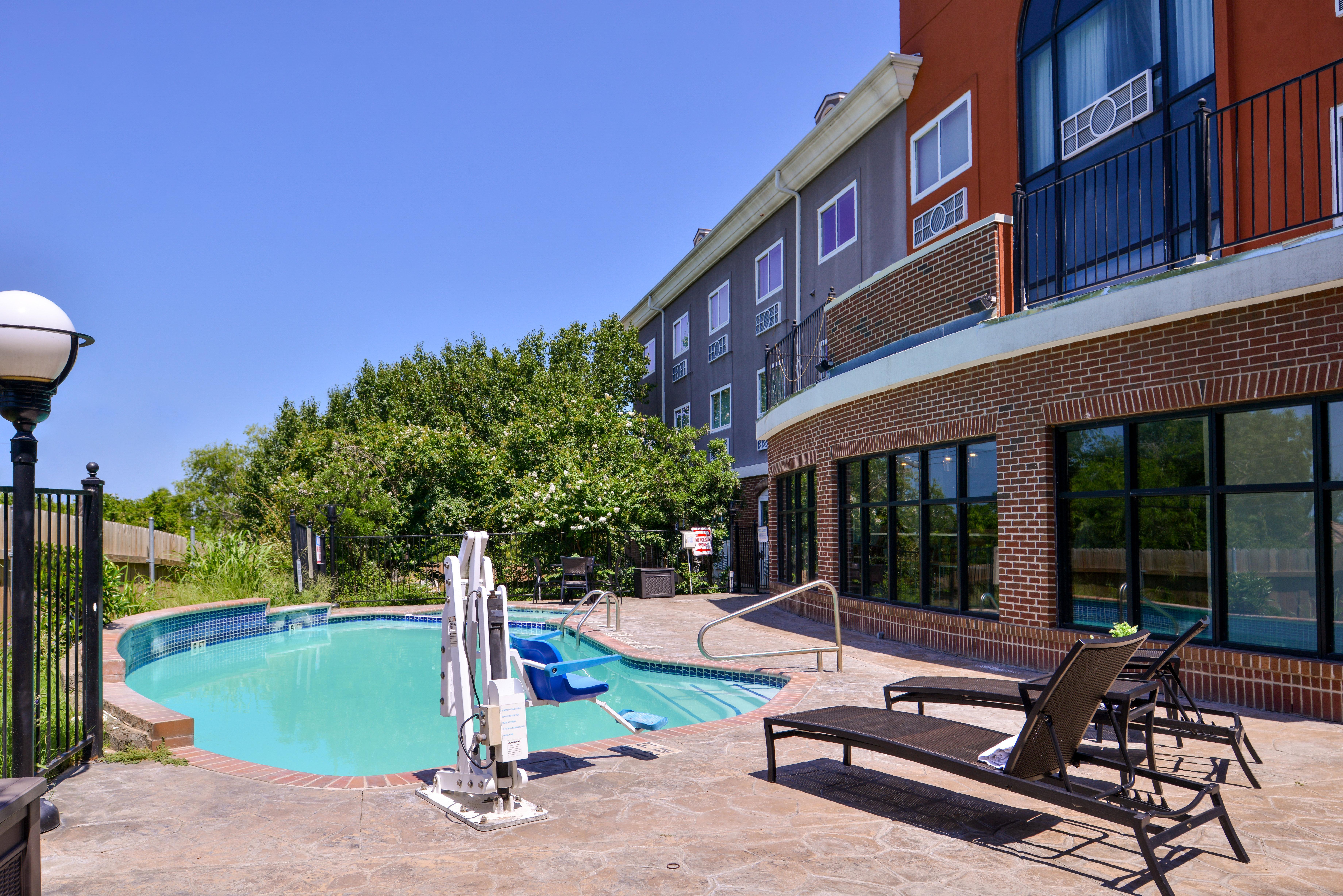 Holiday Inn Express Hotel & Suites Elgin By Ihg Extérieur photo