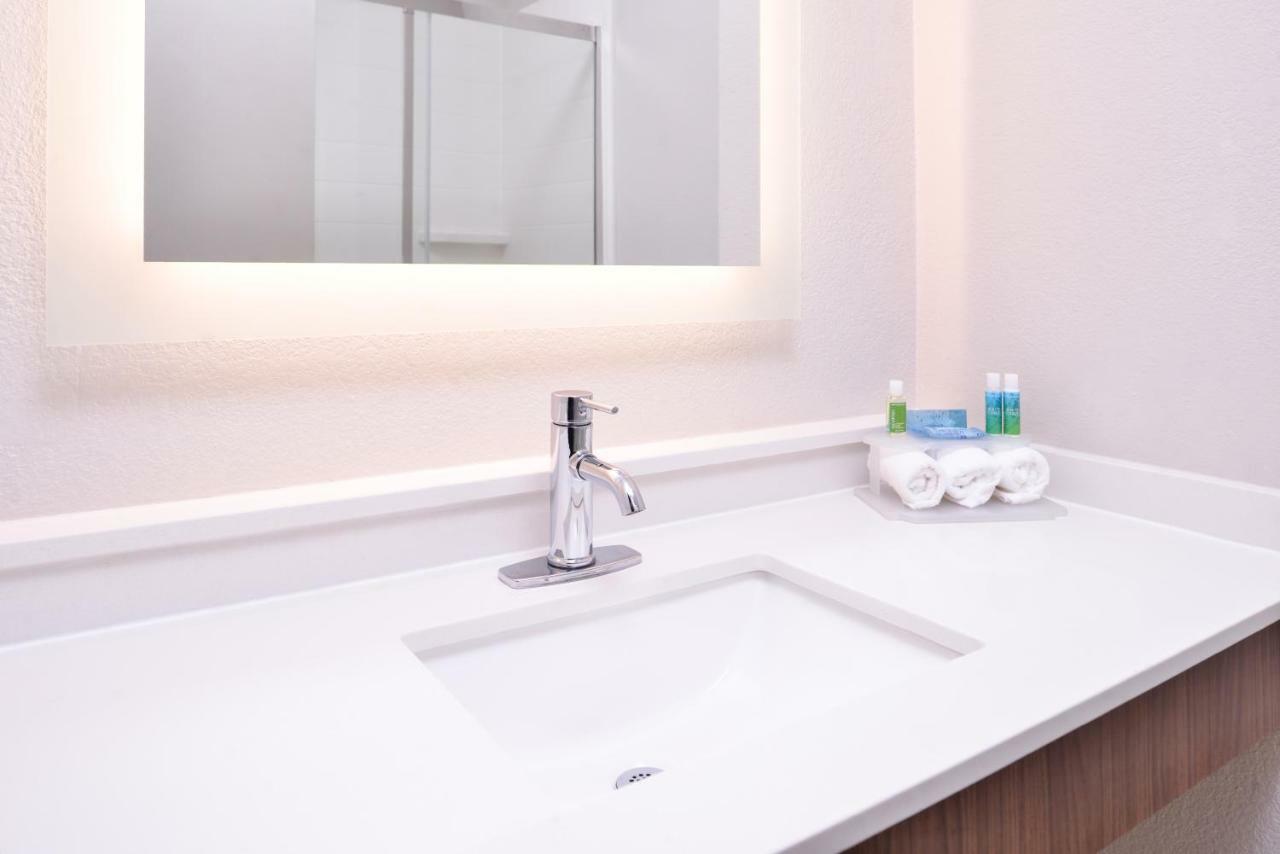 Holiday Inn Express Hotel & Suites Elgin By Ihg Extérieur photo